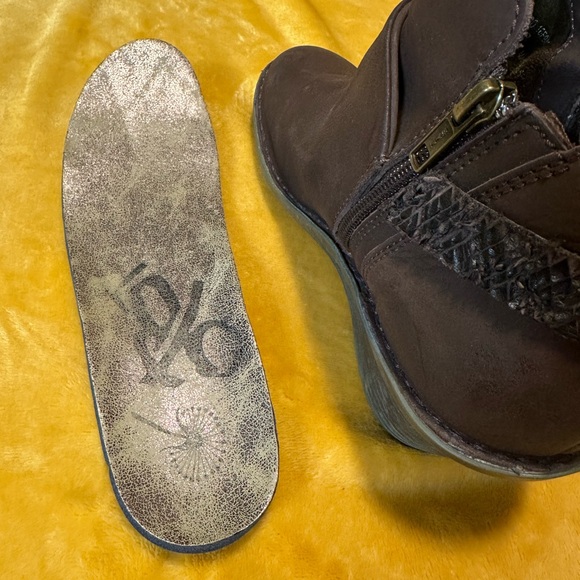 OTBT Rocker wedge short boots-women’s size 8-very good condition
PW - Picture 3 of 6